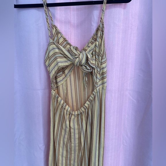 Small yellow open back Summer linen dress - Picture 2 of 3